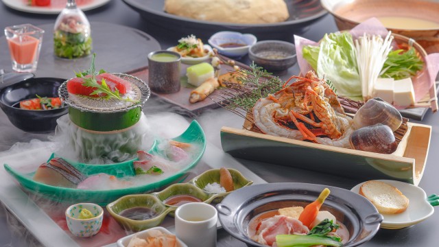 【四季】風と香りに誘われ巡る旅路。演出を愉しみ旬の彩りを味わう創作料理●Siki 季節の佳肴［HX］