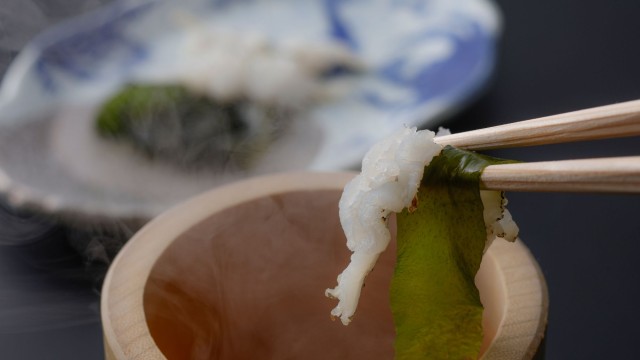 【四季】風と香りに誘われて。演出を愉しみ旬の彩りを味わう創作料理●Siki 季節の佳肴［HX］