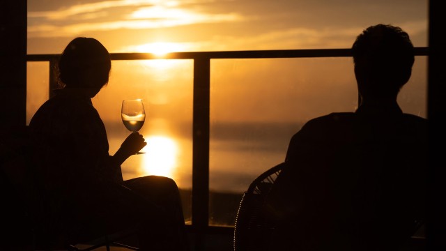 【3周年｜ラウンジテラス碧-AO-】海と夕日のシーズン到来。美景・美湯・美食が紡ぐ旅ひより［0HX］
