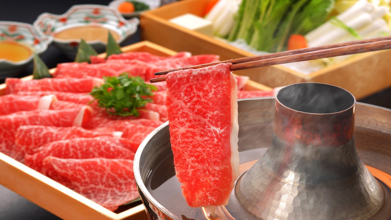 市内で育ったブランド黒毛和牛「かずさ和牛」のしゃぶしゃぶをお部屋で‥