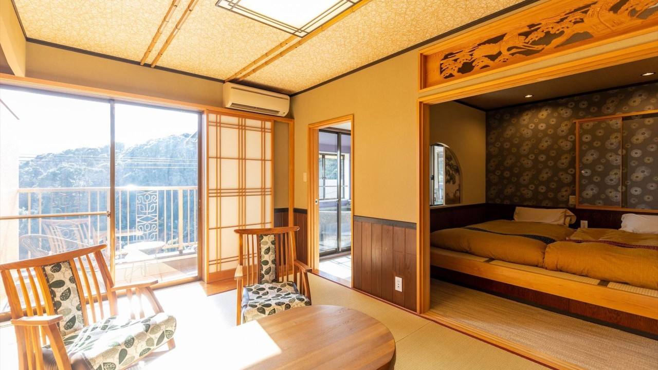 【河津桜２階】当館人気ＮＯ１のお部屋。部屋食・角部屋、お風呂からの景色がとても良い。