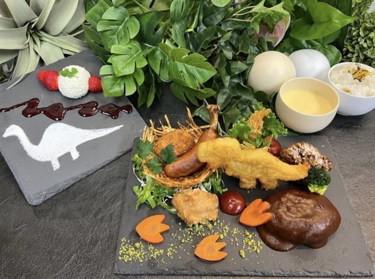 *恐竜をモチーフにした「恐竜キッズランチ(幼児用)」をご用意(一例)