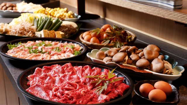 【早割60｜10％OFF｜公式サイト限定プラン】国産牛と但馬鶏のすき焼き食べ比べ♪お寿司、ステーキも食べ放題さらに飲み放題☆豪快ビュッフェ［K060KZ］