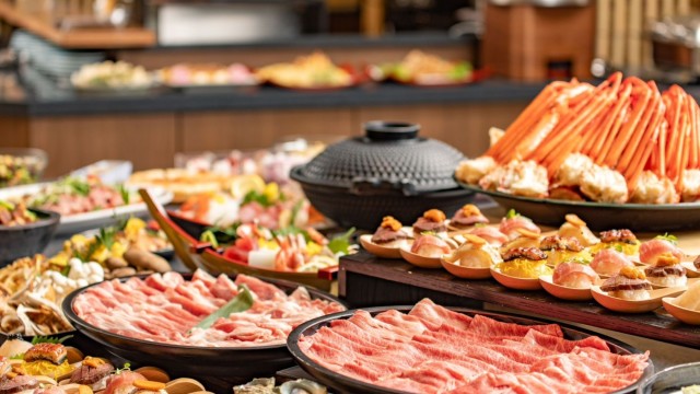 【早割60｜10％OFF｜公式サイト限定プラン｜秋ビュッフェ】国産牛と但馬鶏のすき焼き食べ比べ♪お寿司、ステーキも食べ放題さらに飲み放題☆豪快ビュッフェ［K060KZ］