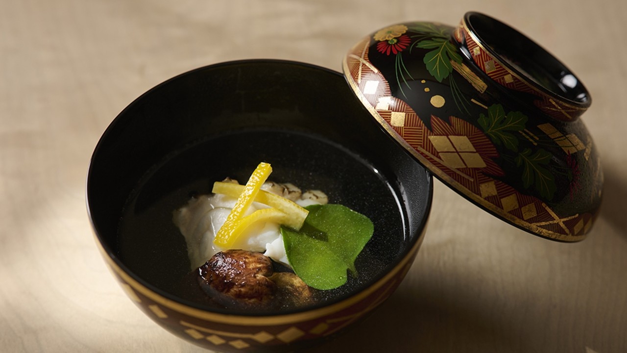 日本料理・夕食(一例)旬の恵みを美しく盛り付けた一皿