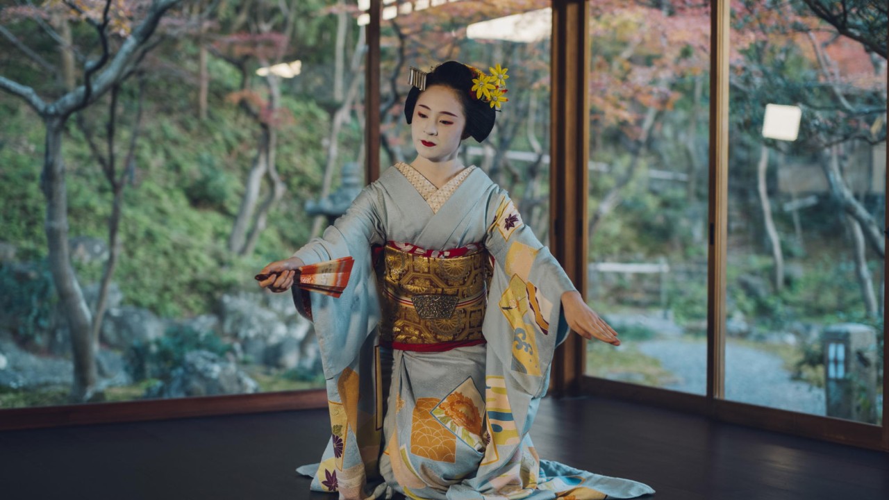 芸舞妓（写真は「高台寺 十牛庵」にて）