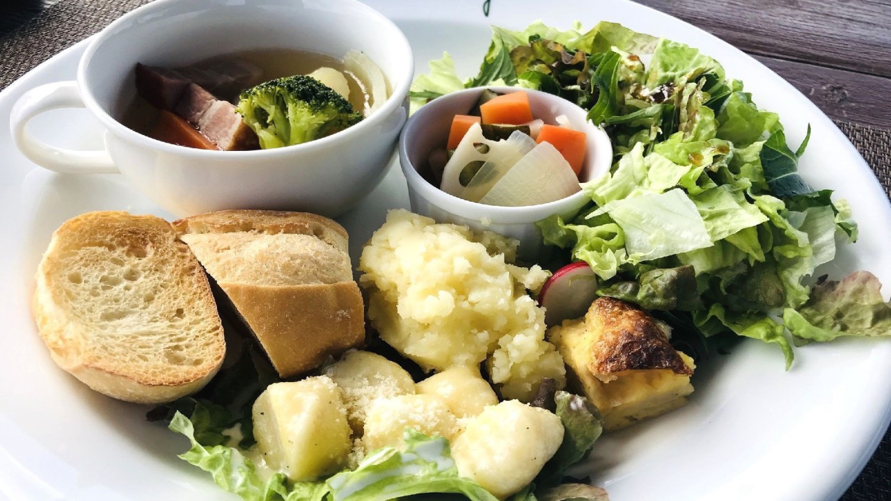 ◆「ターブル・ドゥ・リバージュ」船上にて、朝食クルーズ（イメージ）