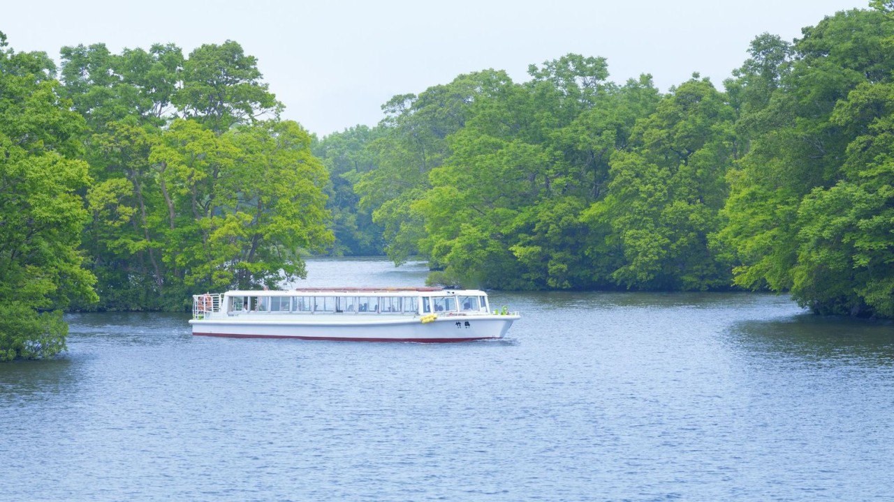 ◆大沼遊覧船／新日本三景「大沼・小沼」を巡る遊覧船！天気の良い日に船の上から見る「駒ヶ岳」は圧巻！