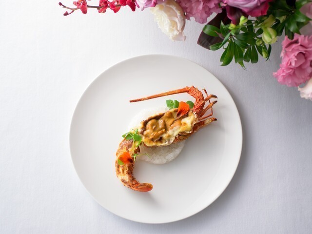 《タテルヨシノ》四季折々の道産食材を堪能　大切なお祝いを彩るアニバーサリープラン　/ 夕食・朝食付