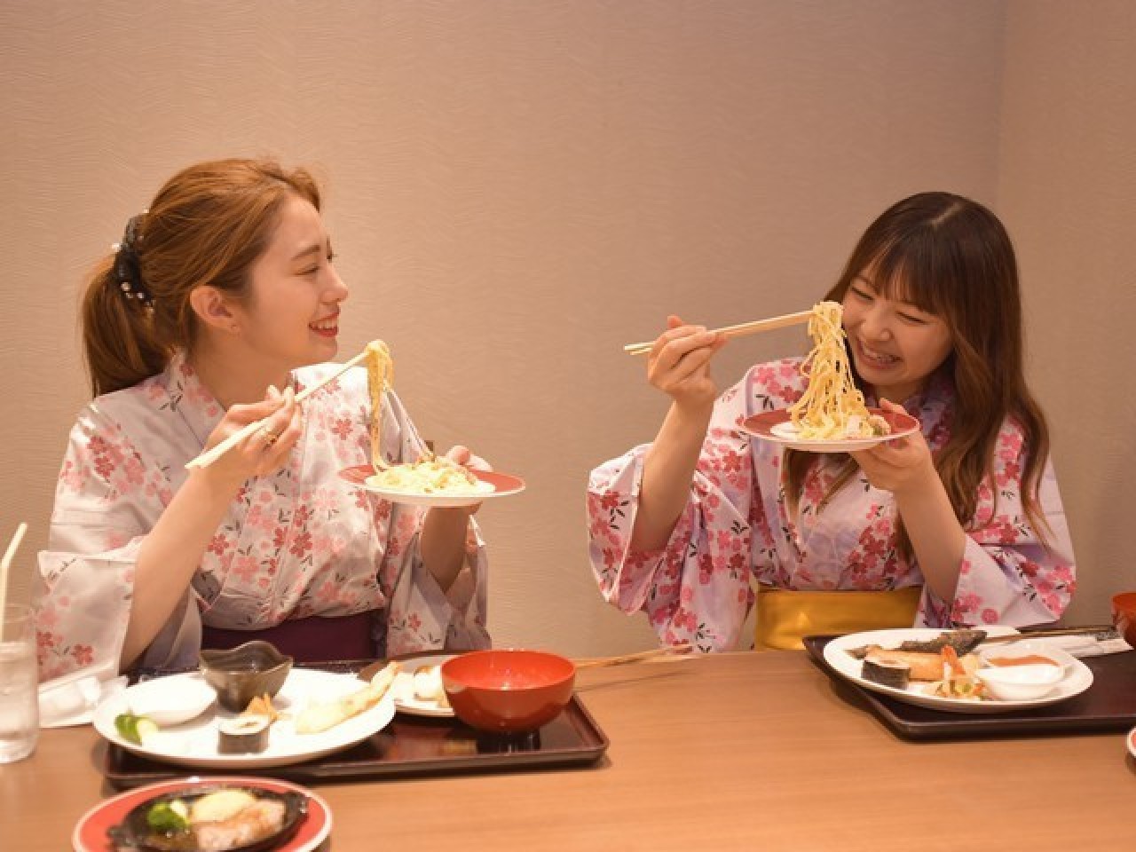 【女性限定】女子旅★うれしい４つの特典付★夕食は一番人気のバイキング♪