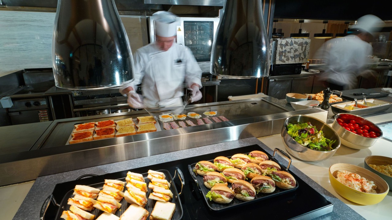 朝食ビュッフェ／サラダやパン等お好きなものをバイキング形式で（イメージ）