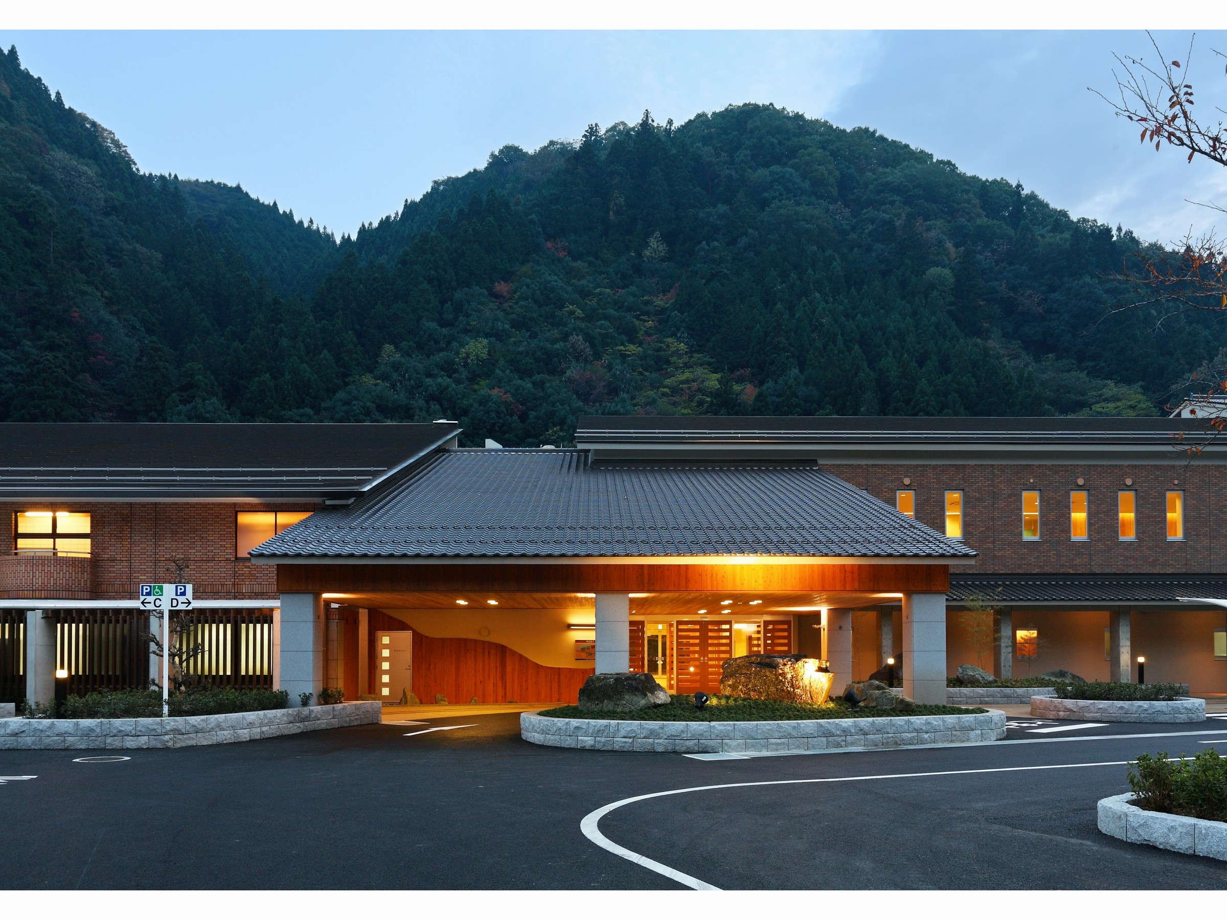 広島 市 国民 宿舎 湯来 ロッジ